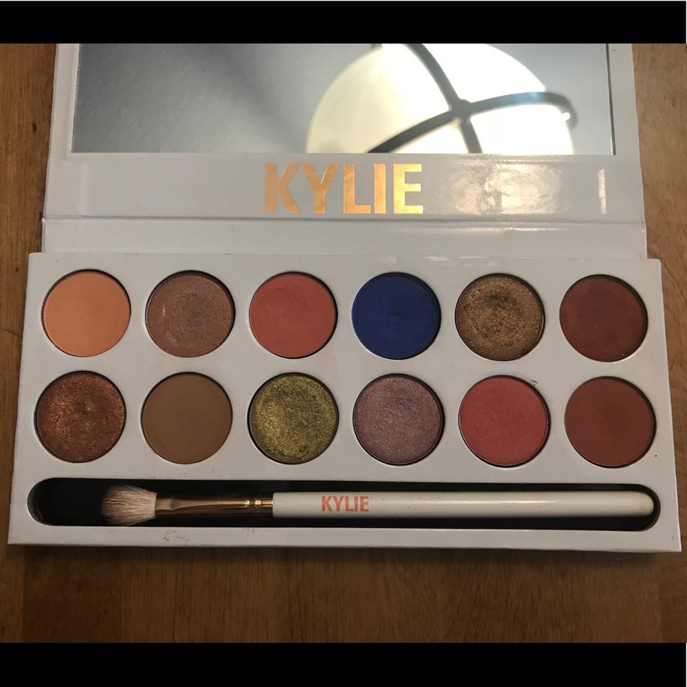 Kylie Cosmetics Royal Peach Palette